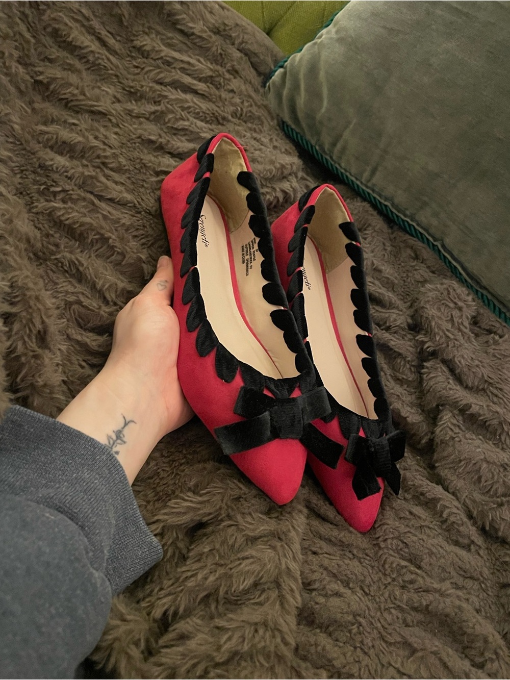 Serengeti Red Pointed Ballet Flats with Black Contrast Stitch Trim and Bow NWOT - Picture 6 of 8